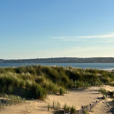 Hoopers Sandy Beach Guest Rooms Суонзи Екстериор снимка