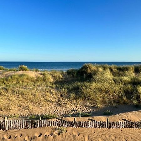 Hoopers Sandy Beach Guest Rooms Суонзи Екстериор снимка
