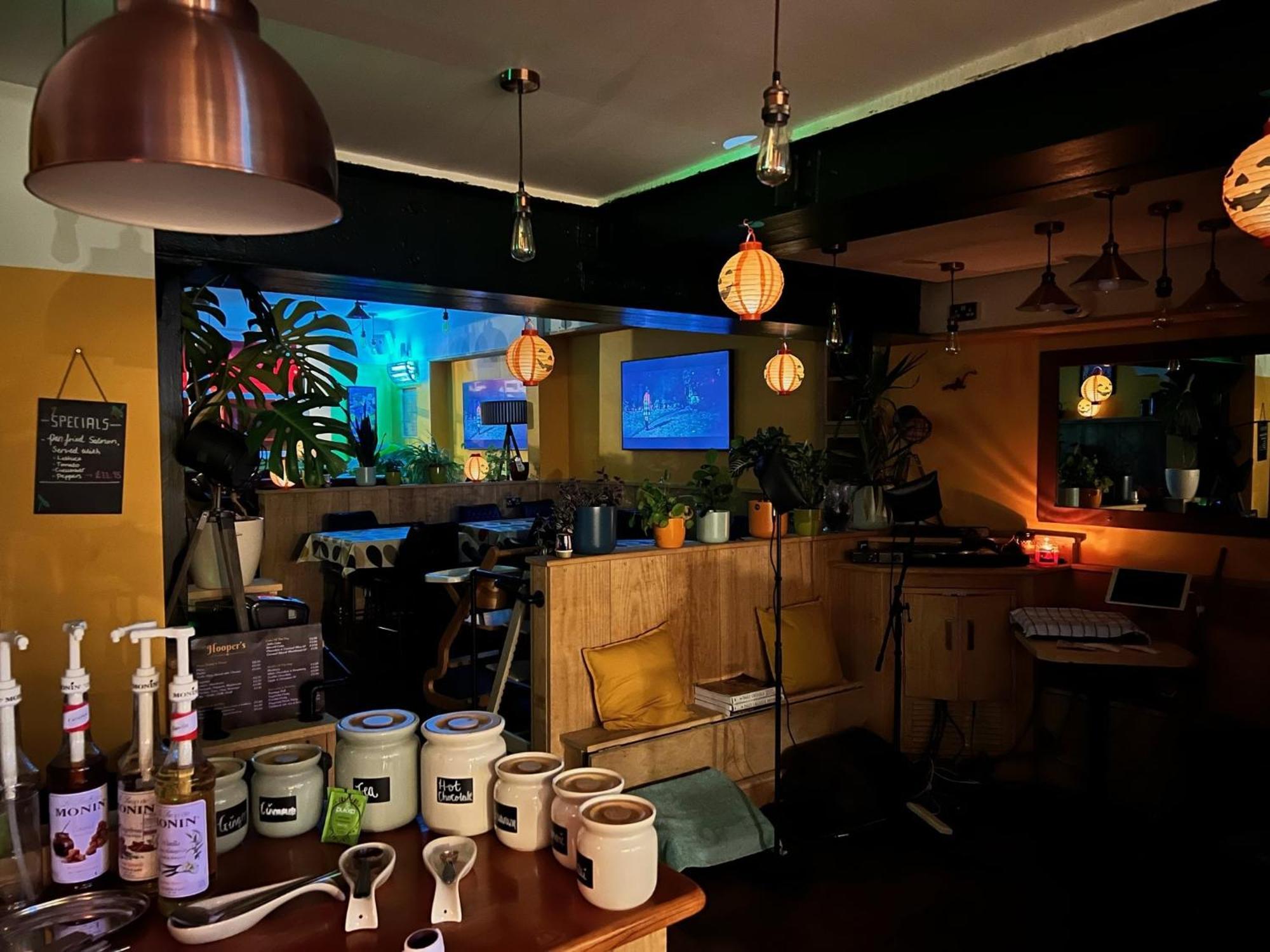 Hoopers Sandy Beach Guest Rooms Суонзи Екстериор снимка