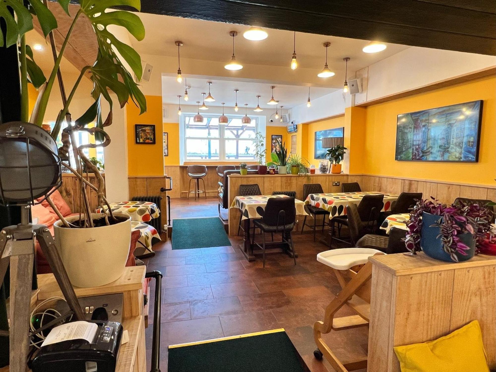 Hoopers Sandy Beach Guest Rooms Суонзи Екстериор снимка